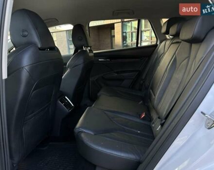 Белый Шкода Enyaq iV, объемом двигателя 0 л и пробегом 210 тыс. км за 21600 $, фото 5 на Automoto.ua