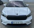 Белый Шкода Enyaq iV, объемом двигателя 0 л и пробегом 59 тыс. км за 28350 $, фото 4 на Automoto.ua