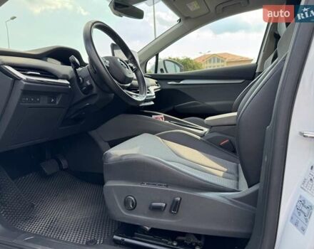 Белый Шкода Enyaq iV, объемом двигателя 0 л и пробегом 59 тыс. км за 28350 $, фото 9 на Automoto.ua