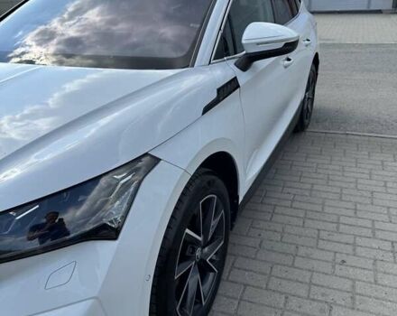 Белый Шкода Enyaq iV, объемом двигателя 0 л и пробегом 59 тыс. км за 28350 $, фото 2 на Automoto.ua