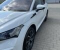 Белый Шкода Enyaq iV, объемом двигателя 0 л и пробегом 59 тыс. км за 28350 $, фото 2 на Automoto.ua