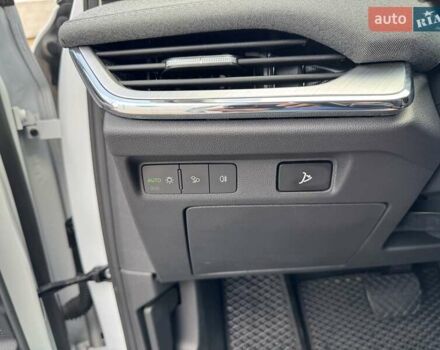 Белый Шкода Enyaq iV, объемом двигателя 0 л и пробегом 59 тыс. км за 28350 $, фото 15 на Automoto.ua