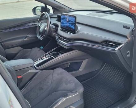 Белый Шкода Enyaq iV, объемом двигателя 0 л и пробегом 40 тыс. км за 27900 $, фото 28 на Automoto.ua