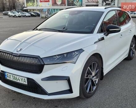 Белый Шкода Enyaq iV, объемом двигателя 0 л и пробегом 40 тыс. км за 27900 $, фото 2 на Automoto.ua