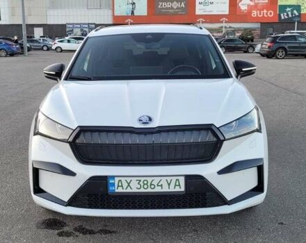 Белый Шкода Enyaq iV, объемом двигателя 0 л и пробегом 40 тыс. км за 27900 $, фото 1 на Automoto.ua