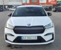 Белый Шкода Enyaq iV, объемом двигателя 0 л и пробегом 40 тыс. км за 27900 $, фото 1 на Automoto.ua