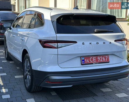 Белый Шкода Enyaq iV, объемом двигателя 0 л и пробегом 24 тыс. км за 24900 $, фото 2 на Automoto.ua