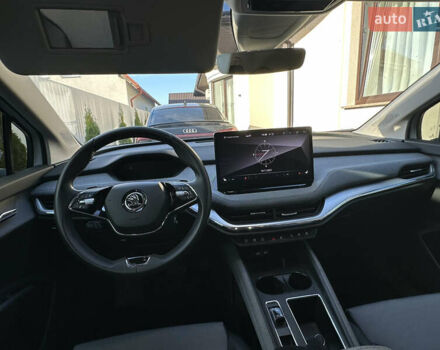 Белый Шкода Enyaq iV, объемом двигателя 0 л и пробегом 24 тыс. км за 24900 $, фото 4 на Automoto.ua
