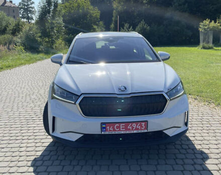 Белый Шкода Enyaq iV, объемом двигателя 0 л и пробегом 76 тыс. км за 24750 $, фото 4 на Automoto.ua