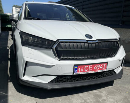 Белый Шкода Enyaq iV, объемом двигателя 0 л и пробегом 76 тыс. км за 24750 $, фото 2 на Automoto.ua