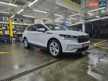 Шкода Enyaq iV 2021 в Черновцах на Automoto.ua Белый Шкода Enyaq iV, объемом двигателя 0 л и пробегом 99 тыс. км за 20999 $, фото 1 на Automoto.ua