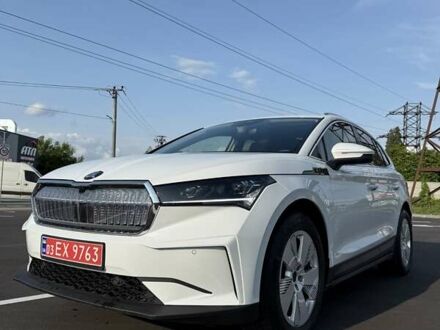 Белый Шкода Enyaq iV, объемом двигателя 0 л и пробегом 37 тыс. км за 25600 $, фото 1 на Automoto.ua