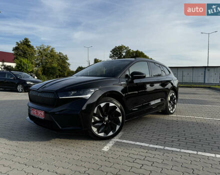 Черный Шкода Enyaq iV, объемом двигателя 0 л и пробегом 49 тыс. км за 28250 $, фото 4 на Automoto.ua