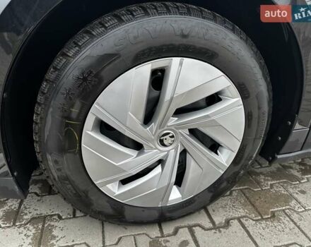 Черный Шкода Enyaq iV, объемом двигателя 0 л и пробегом 51 тыс. км за 21300 $, фото 12 на Automoto.ua