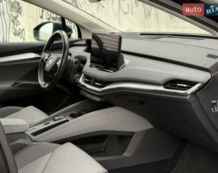 Черный Шкода Enyaq iV, объемом двигателя 0 л и пробегом 113 тыс. км за 27920 $, фото 41 на Automoto.ua