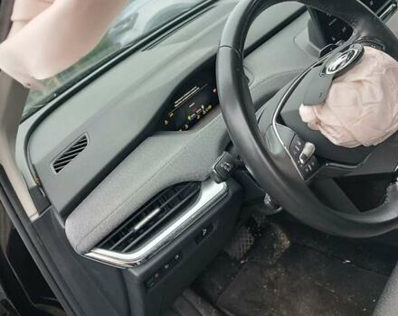 Черный Шкода Enyaq iV, объемом двигателя 0 л и пробегом 214 тыс. км за 16000 $, фото 8 на Automoto.ua