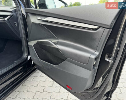 Черный Шкода Enyaq iV, объемом двигателя 0 л и пробегом 49 тыс. км за 28250 $, фото 118 на Automoto.ua