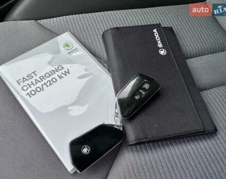 Черный Шкода Enyaq iV, объемом двигателя 0 л и пробегом 269 тыс. км за 16800 $, фото 89 на Automoto.ua