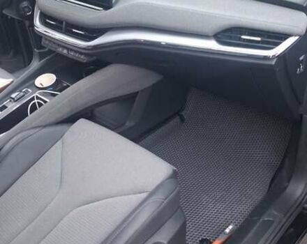 Чорний Шкода Enyaq iV, об'ємом двигуна 0 л та пробігом 90 тис. км за 22900 $, фото 8 на Automoto.ua