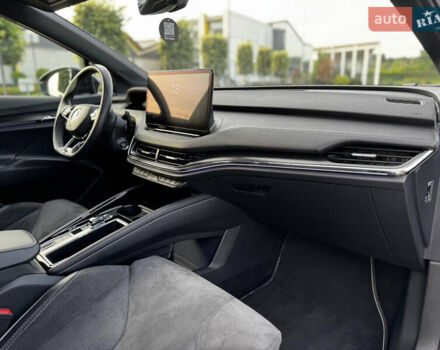 Черный Шкода Enyaq iV, объемом двигателя 0 л и пробегом 49 тыс. км за 28250 $, фото 126 на Automoto.ua