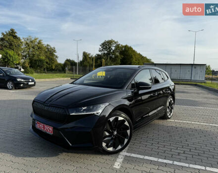 Черный Шкода Enyaq iV, объемом двигателя 0 л и пробегом 49 тыс. км за 28250 $, фото 1 на Automoto.ua