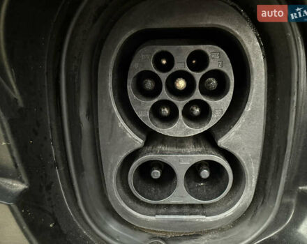 Черный Шкода Enyaq iV, объемом двигателя 0 л и пробегом 111 тыс. км за 27400 $, фото 12 на Automoto.ua