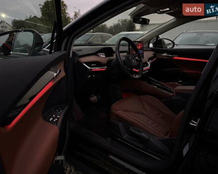 Черный Шкода Enyaq iV, объемом двигателя 0 л и пробегом 111 тыс. км за 28400 $, фото 2 на Automoto.ua