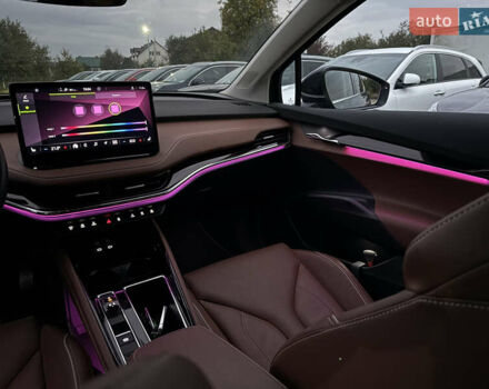 Черный Шкода Enyaq iV, объемом двигателя 0 л и пробегом 111 тыс. км за 27400 $, фото 4 на Automoto.ua