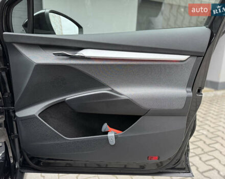 Черный Шкода Enyaq iV, объемом двигателя 0 л и пробегом 160 тыс. км за 18700 $, фото 49 на Automoto.ua