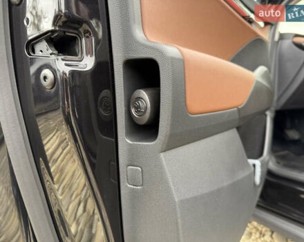 Черный Шкода Enyaq iV, объемом двигателя 0 л и пробегом 111 тыс. км за 28400 $, фото 34 на Automoto.ua