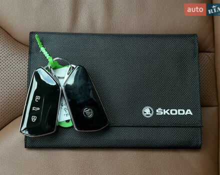 Черный Шкода Enyaq iV, объемом двигателя 0 л и пробегом 111 тыс. км за 27400 $, фото 117 на Automoto.ua