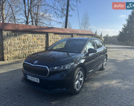 Черный Шкода Enyaq iV, объемом двигателя 0 л и пробегом 60 тыс. км за 27145 $, фото 2 на Automoto.ua