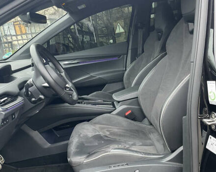 Черный Шкода Enyaq iV, объемом двигателя 0 л и пробегом 28 тыс. км за 38900 $, фото 6 на Automoto.ua