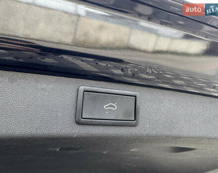 Черный Шкода Enyaq iV, объемом двигателя 0 л и пробегом 10 тыс. км за 33900 $, фото 12 на Automoto.ua