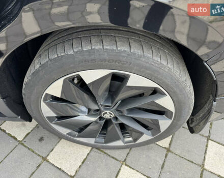 Черный Шкода Enyaq iV, объемом двигателя 0 л и пробегом 10 тыс. км за 33900 $, фото 42 на Automoto.ua