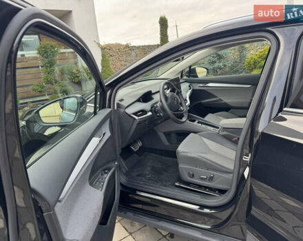 Черный Шкода Enyaq iV, объемом двигателя 0 л и пробегом 10 тыс. км за 33900 $, фото 7 на Automoto.ua