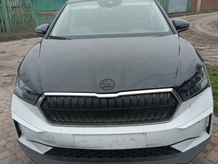 Черный Шкода Enyaq iV, объемом двигателя 0 л и пробегом 214 тыс. км за 16000 $, фото 1 на Automoto.ua