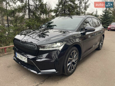 Черный Шкода Enyaq iV, объемом двигателя 0 л и пробегом 28 тыс. км за 38900 $, фото 1 на Automoto.ua