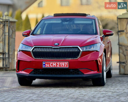 Красный Шкода Enyaq iV, объемом двигателя 0 л и пробегом 35 тыс. км за 23995 $, фото 3 на Automoto.ua