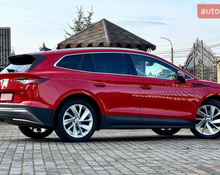 Красный Шкода Enyaq iV, объемом двигателя 0 л и пробегом 35 тыс. км за 23995 $, фото 35 на Automoto.ua