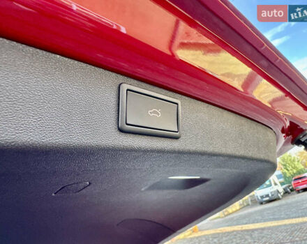 Красный Шкода Enyaq iV, объемом двигателя 0 л и пробегом 35 тыс. км за 23995 $, фото 148 на Automoto.ua