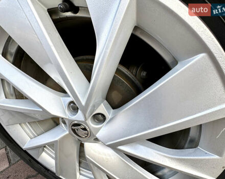 Красный Шкода Enyaq iV, объемом двигателя 0 л и пробегом 35 тыс. км за 23995 $, фото 39 на Automoto.ua