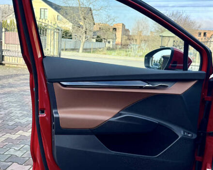 Красный Шкода Enyaq iV, объемом двигателя 0 л и пробегом 35 тыс. км за 23995 $, фото 40 на Automoto.ua