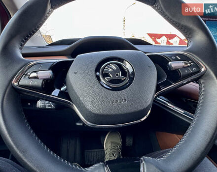 Красный Шкода Enyaq iV, объемом двигателя 0 л и пробегом 35 тыс. км за 23995 $, фото 120 на Automoto.ua