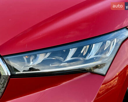 Красный Шкода Enyaq iV, объемом двигателя 0 л и пробегом 35 тыс. км за 23995 $, фото 153 на Automoto.ua