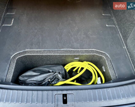 Красный Шкода Enyaq iV, объемом двигателя 0 л и пробегом 35 тыс. км за 23995 $, фото 147 на Automoto.ua