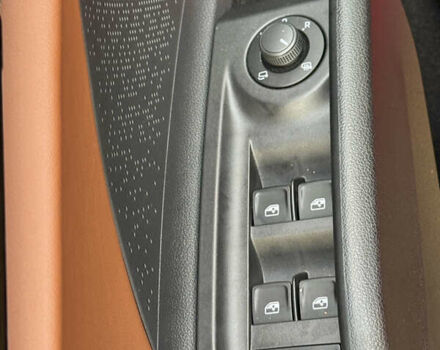 Красный Шкода Enyaq iV, объемом двигателя 0 л и пробегом 35 тыс. км за 23995 $, фото 42 на Automoto.ua