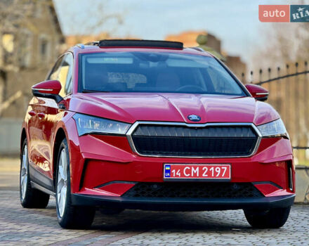 Красный Шкода Enyaq iV, объемом двигателя 0 л и пробегом 35 тыс. км за 23995 $, фото 2 на Automoto.ua