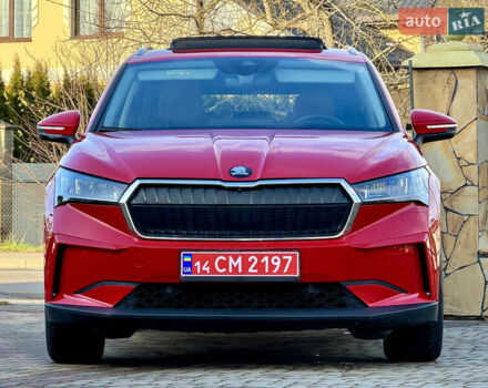 Красный Шкода Enyaq iV, объемом двигателя 0 л и пробегом 35 тыс. км за 23995 $, фото 1 на Automoto.ua