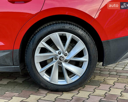 Красный Шкода Enyaq iV, объемом двигателя 0 л и пробегом 35 тыс. км за 23995 $, фото 38 на Automoto.ua